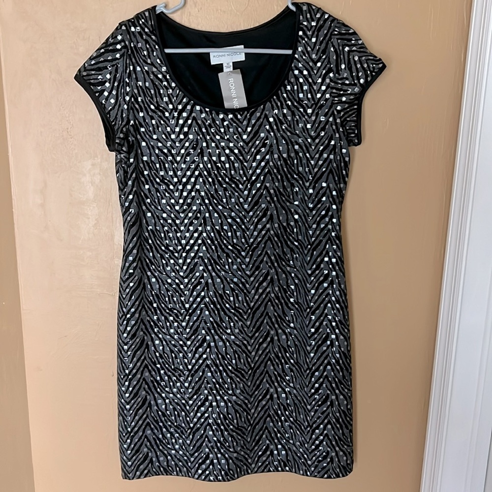 NWT - Ronni Nicole size 10 dress black and gray with silver like sparkly.